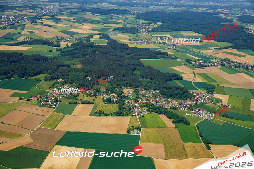 Das Luftbild zeigt Schönleiten Petersdorf - Die Luftaufnahme wurde 2023 vom UL-Flugzeug aus erstellt ( keine Drohne ) - Hochauflösende Luftaufnahme - Für grossformatige Ausdrucke geeignet. Die Geschenkidee !Mit Lizenz und Bildrechte bestellbar