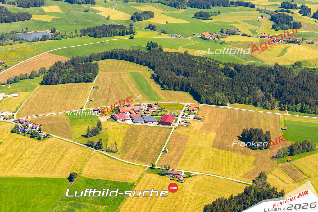 Das Luftbild zeigt :  Wald - Die Luftaufnahme wurde 2024 vom UL-Flugzeug aus erstellt ( keine Drohne ) - Hochauflösende Luftaufnahme - Für grossformatige Ausdrucke geeignet. Die Geschenkidee !Mit Lizenz und Bildrechte bestellbar