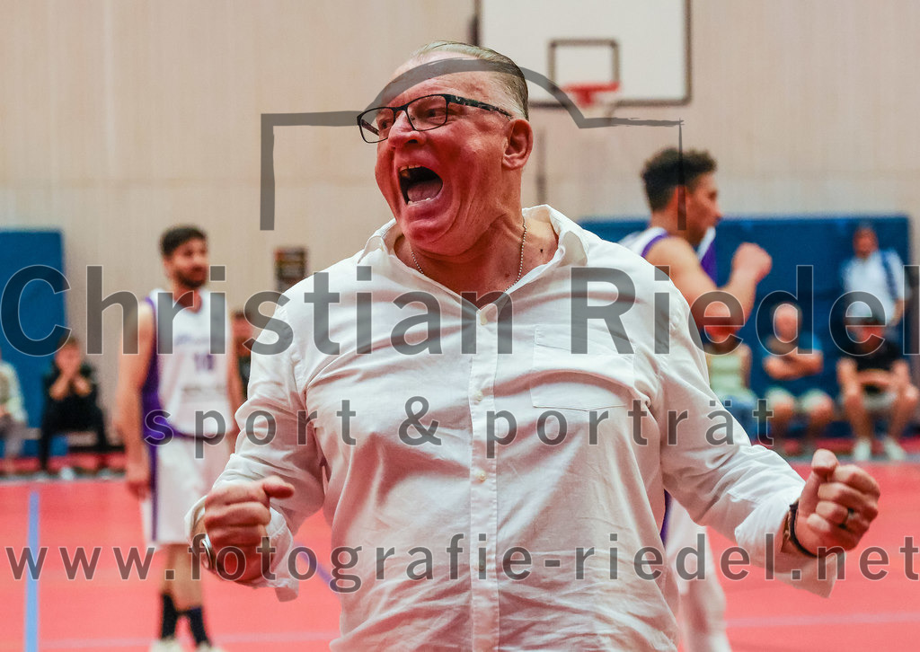 2022-05-15_136_SpVgg_Altenerding_gegen_TSV_Muenchen-Forstenried | Erding, Deutschland, 15.05.2022:
Basketball, Bezirksliga 2021 / 2022, Play-Offs, SpVgg Altenerding gegen TSV München-Forstenried, Endergebnis: 55:57

Foto: Christian Riedel / fotografie-riedel.net