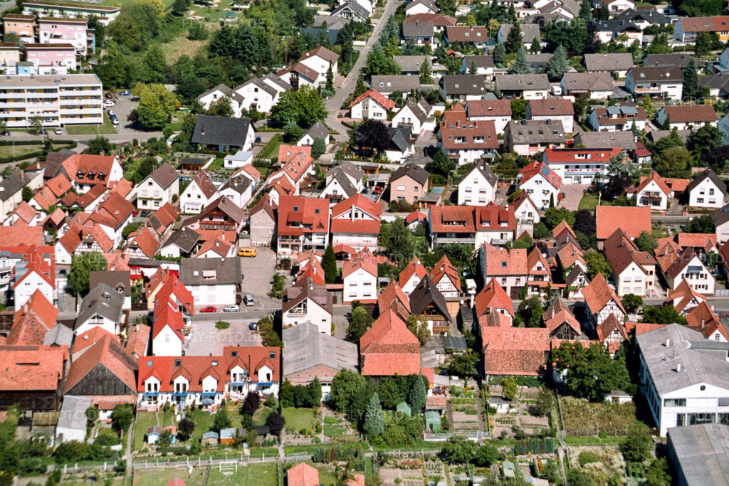 Luftbild: zwischen Hintergraben und Rheinstraße von Süden in Kandel im Bundesland Rheinland-Pfalz in Deutschland. Foto: ROL01020.jpg vom 28.08.2005 durch Werner Riehm/FLY-FOTO.de