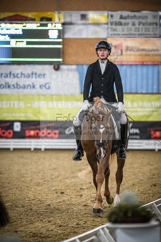 DOS_0064 | Entdecke hochwertige Reitturnierfotos von Foto Oger. Professionell, emotional und authentisch – jetzt Lieblingsmomente im Shop bestellen.Deutschlandweite Turnierfotografie. - Realisiert mit Pictrs.com