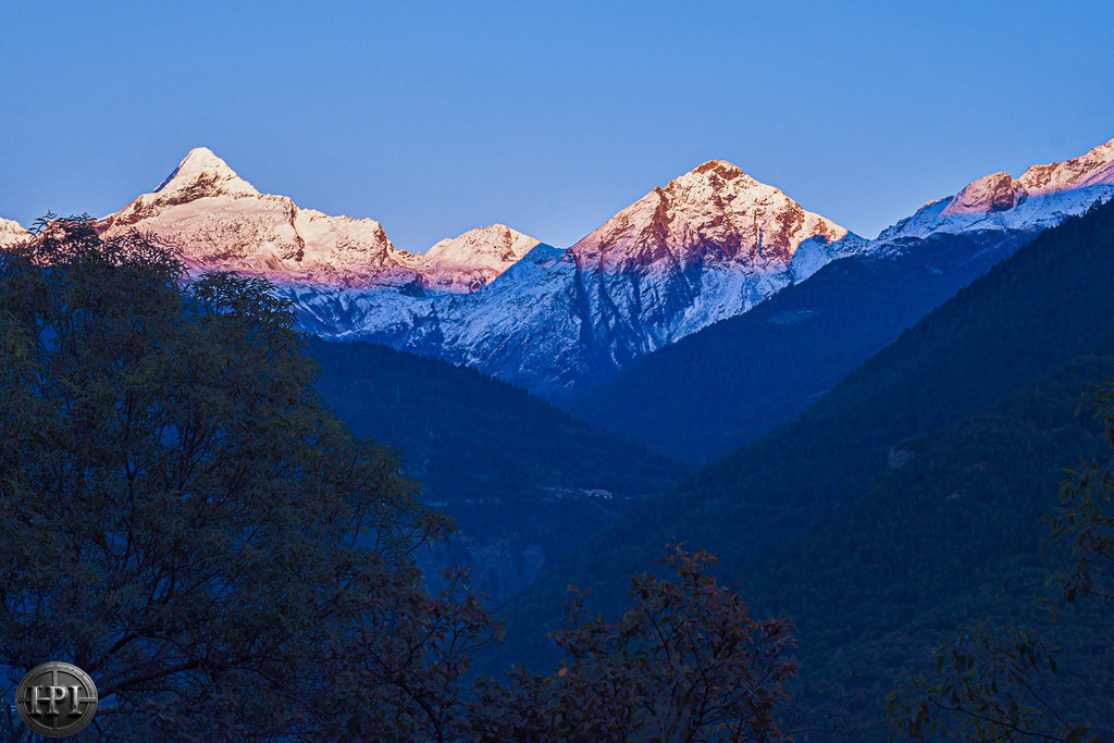 In the realm of silent giants  | Bortelhorn - Wallis - Realisiert mit Pictrs.com