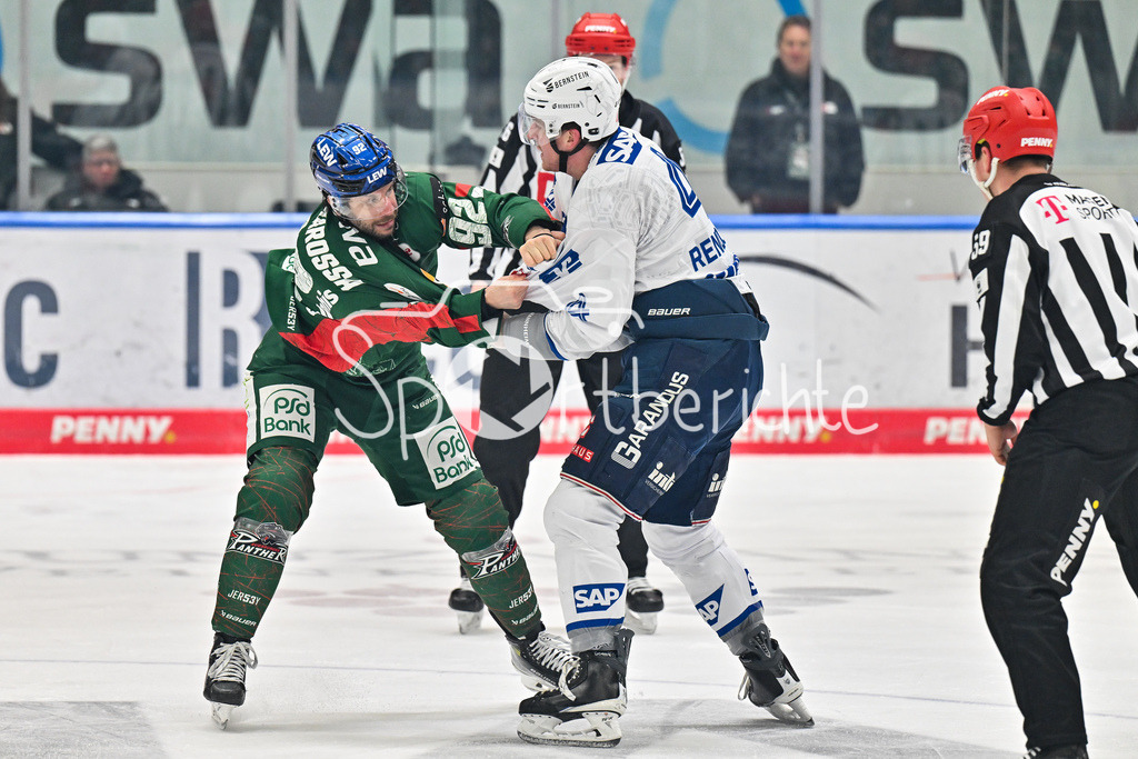 Augsburger Panther - Adler Mannheim | AUGSBURG, GERMANY - 28. DECEMBER: im Bild der Faustkampf zwischen Dan RENOUF (Adler Mannheim 4) und Joseph CRAMAROSSA (Augsburger Panther 92) / Fight / Kampf / Kämpfen / Schlägerei während dem Match zwischen den Augsburger Panthern und den Adler Mannehim am 33. Spieltag der Penny DEL im Curt Frenzel Stadion