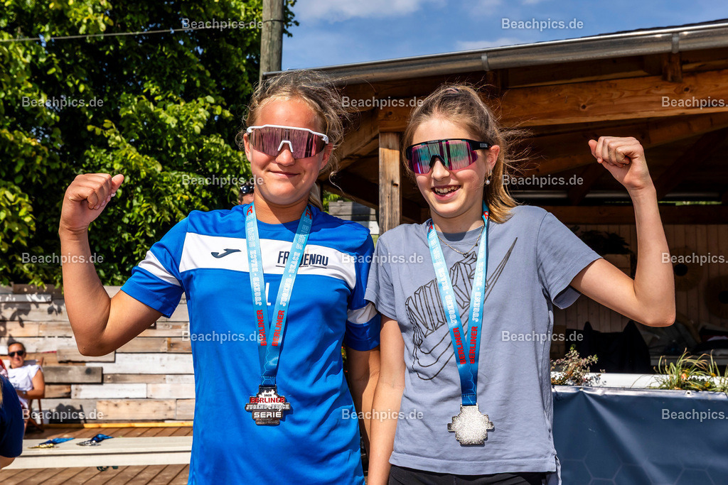 2025-200076262-Jugend-Beach-Serie-Turnier | Pinar Atalay, Bundeskanzler Friedrich Merz 31.05.2025; Berlin Foto: Gerold Rebsch - www.beachpics.de