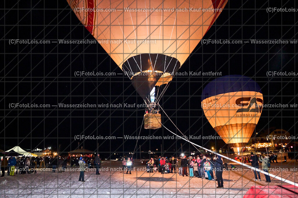 ALP5274_Nacht der Ballone_Ballonclub Oetscherland | NACHT DER BALLONE in Lackenhof am Ötscher, Sa 28. Dezember 2024.Mit einer Schauübung der Bergrettung Lackenhof, dem Ballonclub Ötscherland und den Gaminger Ötscherteufeln unter Zusammenarbeit mit der FF Lackenhof, dem Musikverein, dem Pensionistenverband, dem CampingClub, der Schirmbar und Konditorei Czihak, der Fuchswaldhütte und der Pizzeria Venezia, die für die Verköstigung sorgten, sowie der Ötscherliftgesellschaft, der Gemeinde Gaming und dem Ötscher-Tourismusverband.