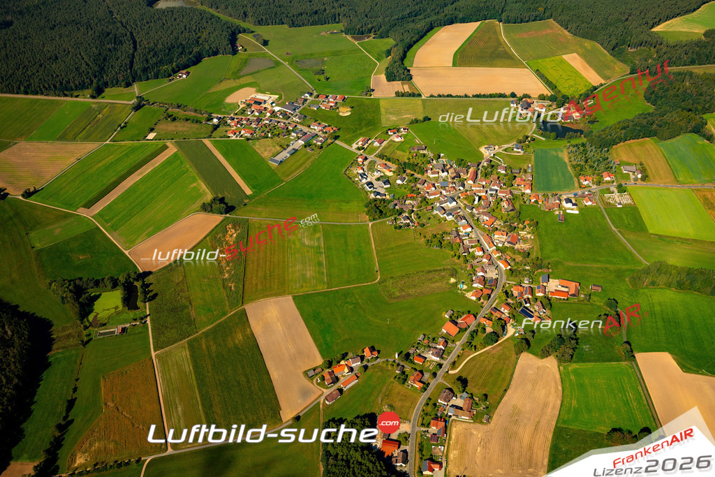 Das Luftbild zeigt : Fronau Roding - Die Luftaufnahme wurde 2023 vom UL-Flugzeug aus erstellt ( keine Drohne ) - Hochauflösende Luftaufnahme - Für grossformatige Ausdrucke geeignet. Die Geschenkidee !Mit Lizenz und Bildrechte bestellbar