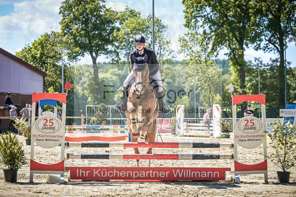 DOS_1104 | Entdecke hochwertige Reitturnierfotos von Foto Oger. Professionell, emotional und authentisch – jetzt Lieblingsmomente im Shop bestellen.Deutschlandweite Turnierfotografie. - Realisiert mit Pictrs.com