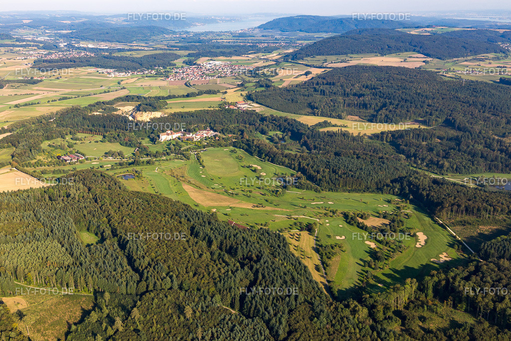 Orsingen-Nenzingen, Schloss Langenstein,  Golfplatz Der Country Club | Luftbild: Orsingen-Nenzingen, Schloss Langenstein,  Golfplatz Der Country Club im Ortsteil Orsingen in Orsingen-Nenzingen im Bundesland Baden-Württemberg in Deutschland. Foto: IMG_094253.jpg vom 27.08.2016 durch Werner Riehm/FLY-FOTO.de - Realisiert mit Pictrs.com