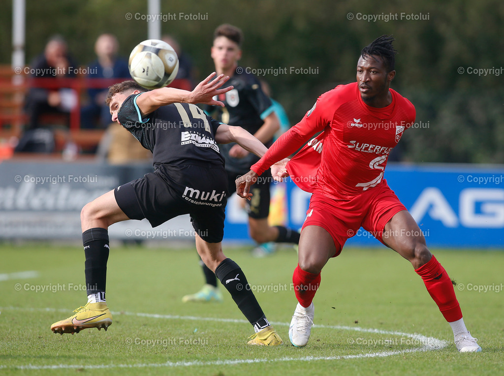 A_LUI_230923_31 | SPORT,FUSSBALL,LT1 OOELIGA ASKOE OEDT-SV ZEBAU BAD ISCHL 29.09.2023 IM BID: ARNE EMMANUEL EZIEKWE (OEDT) UND DAVID JELICA  (BAD ISCHL)FOTO:FOTOLUI
