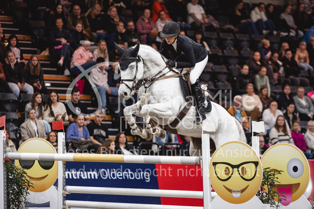 241103_Oldenburg_FinaleMittlereTour-227 | Deine schönsten Turniermomente als professionelle Fotos! Entdecke hochwertige Pferdesport-Fotografie im Online-Shop. Jetzt Fotos finden & bestellen!