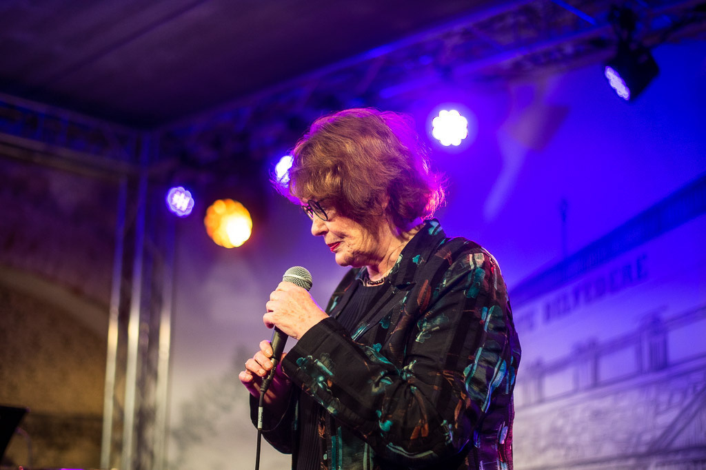 Uschi Brüning | Uschi Brüning im Forte Belvedere Leisnig zum Festival Hallo Leisnig 2022. - Realisiert mit Pictrs.com