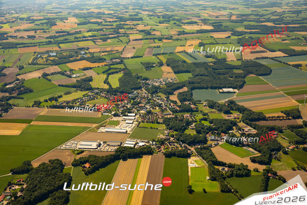 Aktuelles Luftbild von Lüsche Bakum - Die Luftaufnahme wurde 2022 mittels UL-Flugzeug erstellt ( keine Drohne ) - hochauflösende Kamera-Systeme von  Canon -Beste Qualität - Für grossformatige Ausdrucke geeignet. Die Geschenkidee !