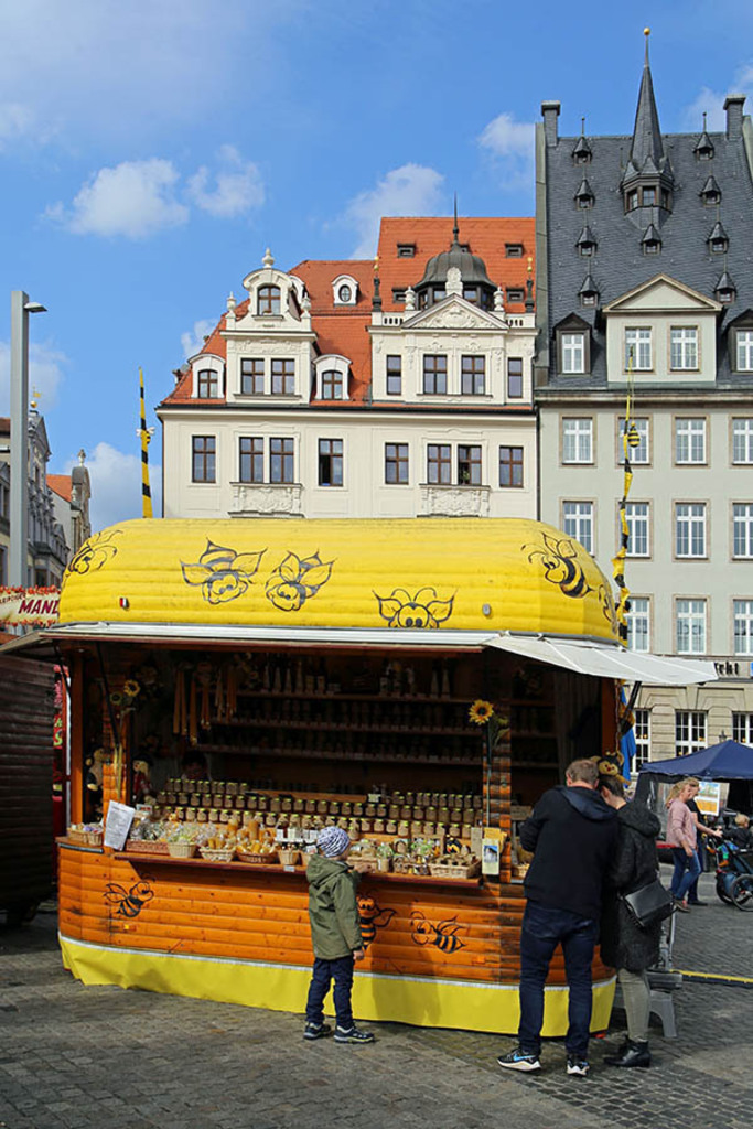 Foto: Leipzig - Leipziger Markttage | Das Team hinter BILDLEXIKON LEIPZIG bündelt historische wie aktuelle Informationen über die Stadt Leipzig in Text und Bild auf einer Plattform und stellt diese der interessierten Öffentlichkeit zur Verfügung.