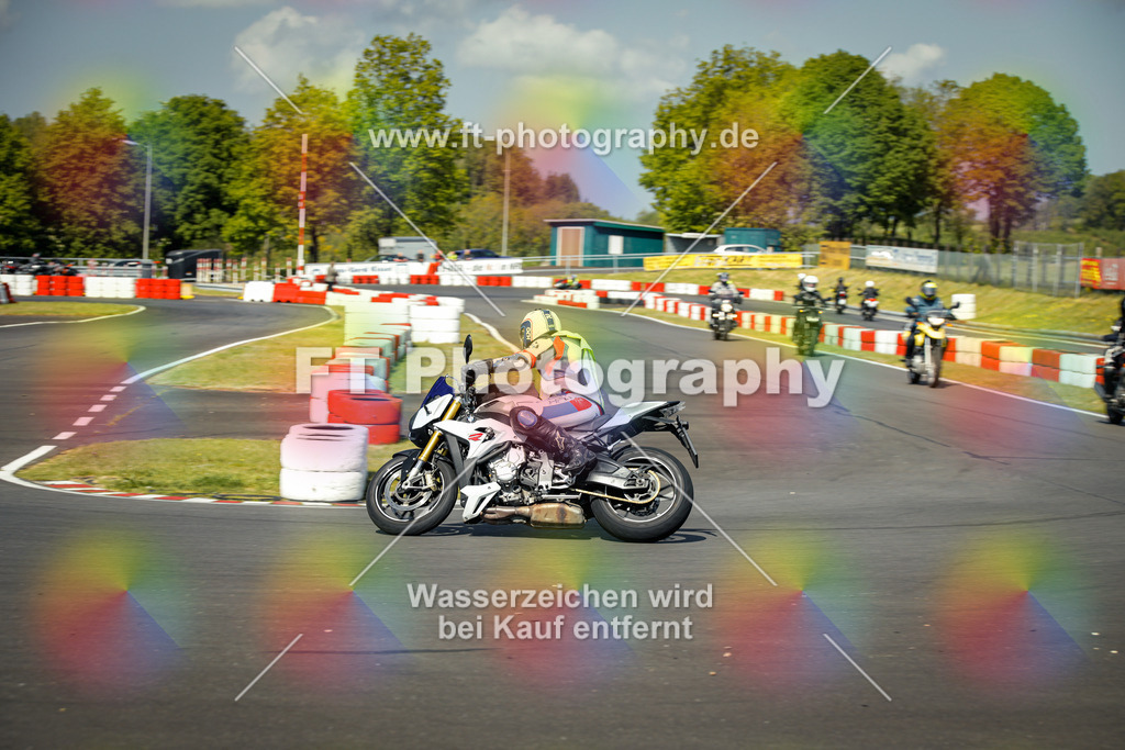 OBK_Mai_Martina_Markus-10513 | Hier findet Ihr Bilder von Touristenfahrten auf der Nürburgring Nordschleife oder von anderen Veranstaltungen die ich besucht habe. Viel Spass beim Durch Schauen 