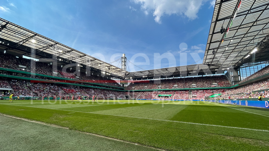 Fussball, DFB-Pokal Finale Frauen, FC Bayern München - VfL Wolfsburg | v.li.: Überblick, Blick ins volle Rhein Energie Stadion, Athmosphäre, Stimmung, ausverkauft, volle Tribünen, Ränge, Zuschauer, Spielfeld, Symbolfoto, Symbolbild Fussball, Fußball, DIE DFB-RICHTLINIEN UNTERSAGEN JEGLICHE NUTZUNG VON FOTOS ALS SEQUENZBILDER UND/ODER VIDEOÄHNLICHE FOTOSTRECKEN. DFB REGULATIONS PROHIBIT ANY USE OF PHOTOGRAPHS AS IMAGE SEQUENCES AND/OR QUASI-VIDEO.