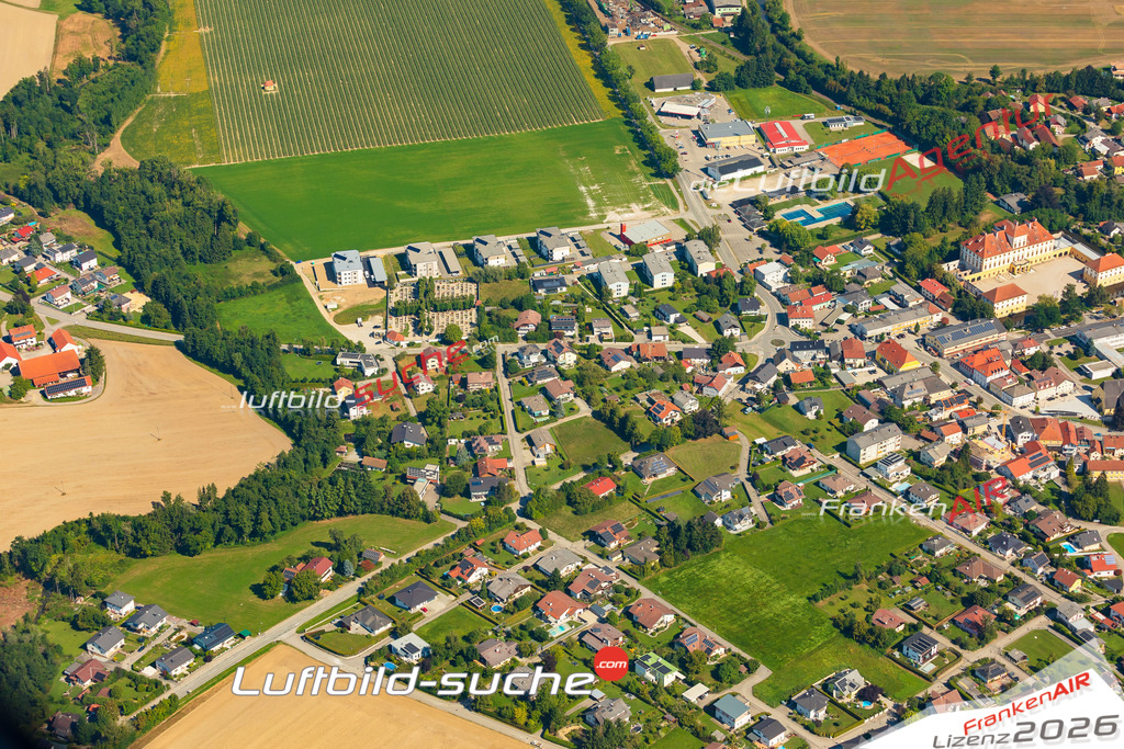 Luftaufnahme von Aurolzmünster Vs Google Maps- Die Luftaufnahme wurde 2025 vom UL-Flugzeug heraus erstellt ( keine Drohne ) - Hochauflösende Luftaufnahme - für professionelle Ausdrucke geeignet. Die Geschenkidee !Mit Lizenz und Bildrechte bestellbar