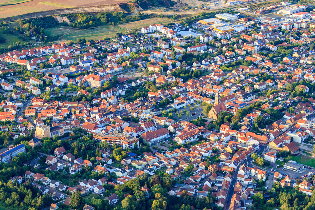 Luftbild: Innnenstadt in Eisenberg im Bundesland Rheinland-Pfalz in Deutschland. Foto: IMG_20453.jpg vom 22.08.2009 durch Werner Riehm/FLY-FOTO.de