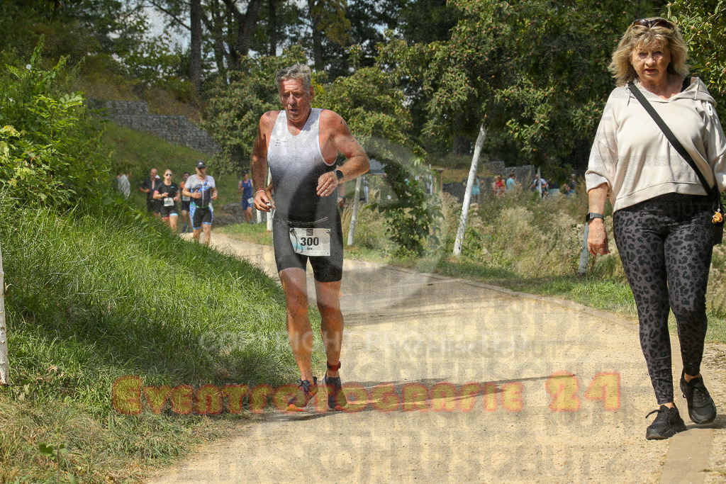 250824_1343_EX1_3368 | Sportfotografie im Rhein-Sieg Kreis, Köln, Bonn, NRW, Rheinland Pfalz, Hessen, etc. Unser Tätigkeitsfeld umfasst den Laufsport vom Volkslauf über den Marathon, Duathlon, Triathon bis zum Ultralauf wie Kölnpfad Ultra oder Schindertrail.