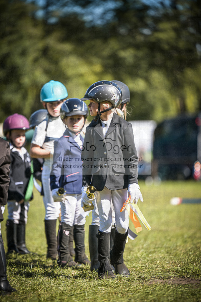 DOS_0556 | Entdecke hochwertige Reitturnierfotos von Foto Oger. Professionell, emotional und authentisch – jetzt Lieblingsmomente im Shop bestellen.Deutschlandweite Turnierfotografie. - Realisiert mit Pictrs.com