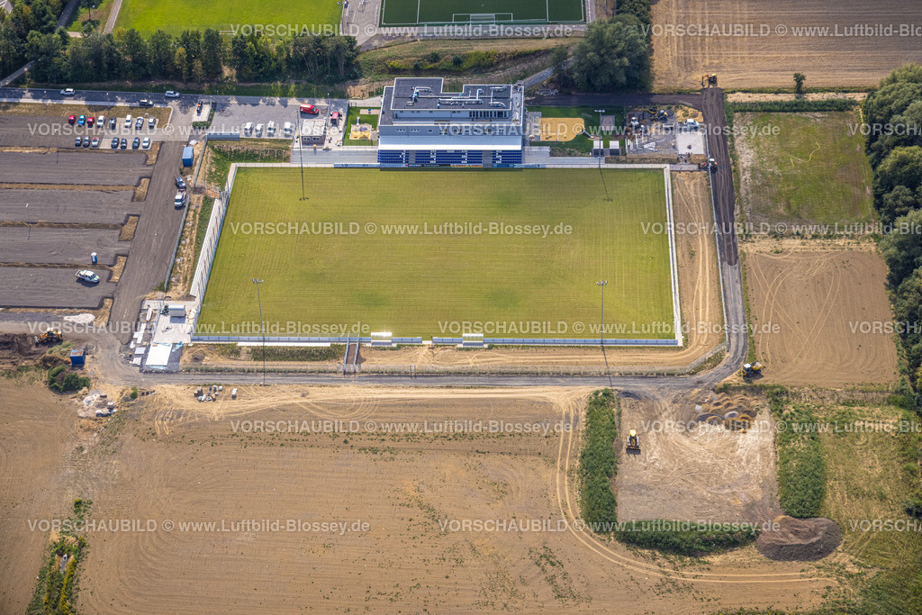 Hamm220809884Rhynern | Luftbild, Baustelle und Neubau Sportplatz mit Tribünen sowie Vereinsgebäude mit Sport-Kindertagesstätte, An der Lohschule, Rhynern, Hamm, Ruhrgebiet, Nordrhein-Westfalen, Deutschland