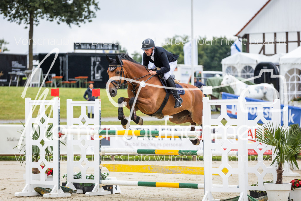 BHO-2PhSpr-M-011 | MomenTaufnahmen Pferdesportfotos