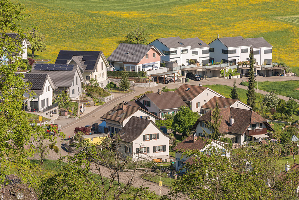 Wohnquartier im Oberdorf | in Ziefen, Baselland, Schweiz. - Realisiert mit Pictrs.com