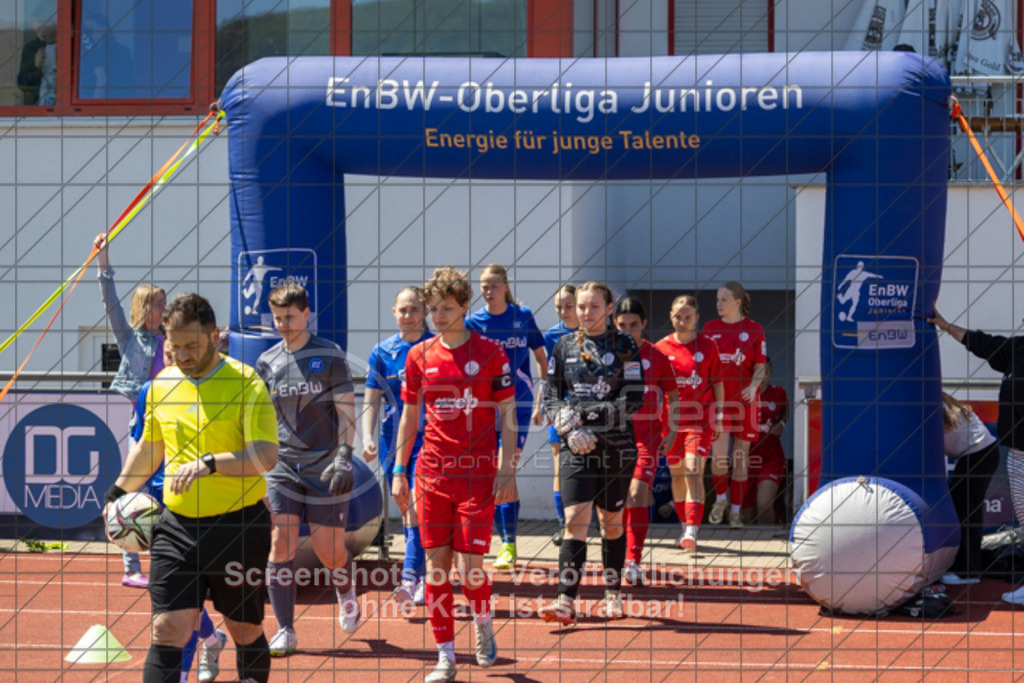 20250510_135905_0027 | #,1.FC Donzdorf (rot) vs. Karlsruher SC (blau), Fussball, EnBW-Oberliga B -Juniorinnen, 23. Spieltag, Saison 2024/2025, Rasenplatz, Lautertal Stadion, Süßener Straße 16, 73072 Donzdorf, 10.05.2025 - 14:00 Uhr,Foto: PhotoPeet-Sportfotografie/Peter Harich