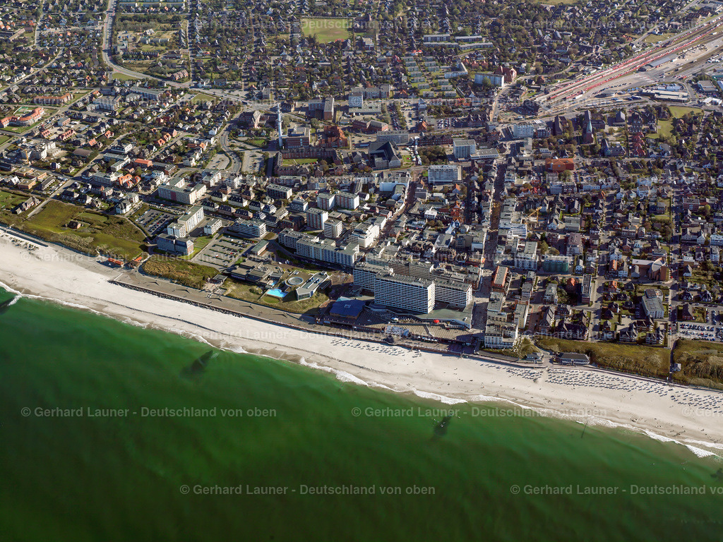 9300080 | Westerland auf Sylt 18.10.2005 Stadtansicht Westerland auf der Insel Sylt / Nordsee. Westerland ist die nördlichste Stadt in Deutschland. Cityscape Westerland on the island of Sylt in Schleswig-Holstein.