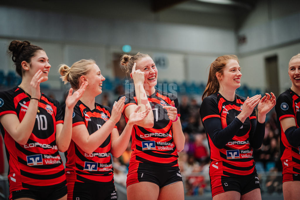 Volleyball | Frauen | Saison 2025/2026 | Volleyball Bundesliga | ETV Hamburger Volksbank Volleys vs. VC Wiesbaden | 14.03.2026 | v.l. Celina Kleemann (#10, ETV Hamburger Volksbank Volleys), Luise Klein (#9, ETV Hamburger Volksbank Volleys), Leonie Körtzinger (#7, ETV Hamburger Volksbank Volleys), Constanze von Meyenn (#6, ETV Hamburger Volksbank Volleys) und Anna Hartig (#5, ETV Hamburger Volksbank Volleys)