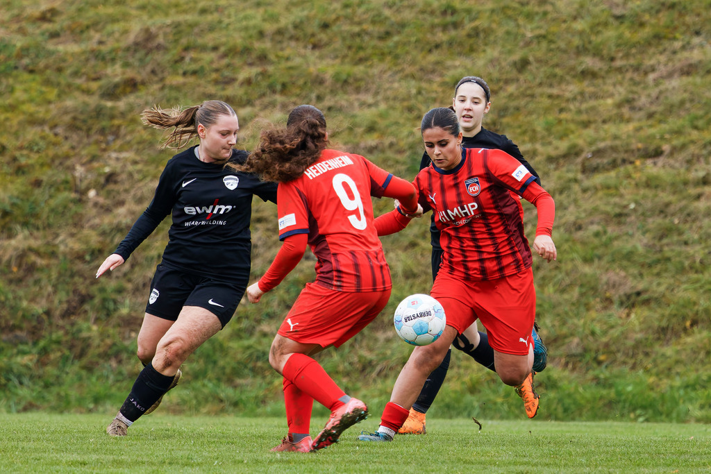 HOHFCH_251109_9778 | 1.FC Heidenheim 1846 II vs. GAST, Fußball, Frauen, Bezirksliga, 2025/2026, X. Spieltag, 03.10.2025 in Heidenheim, Kunstrasen b. Voith-Arena West(Foto: Michael Bulling) - Realisiert mit Pictrs.com