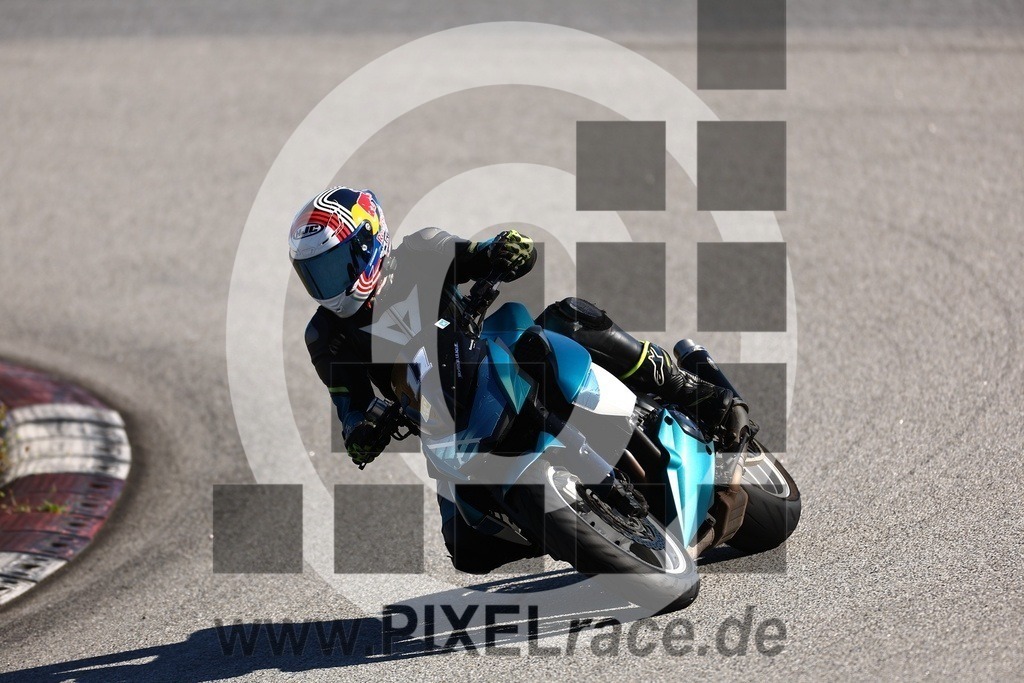 0011-20240806_03866 | Schöne Erinnerungen an spannende Momente - das festzuhalten ist unser Job. PIXELrace.de ist seit 2003 auf den Rennstrecken Europas unterwegs um die Action draußen beim Fahren und die wunderbare Stimmung imm Fahrerlager für euch einzufangen.