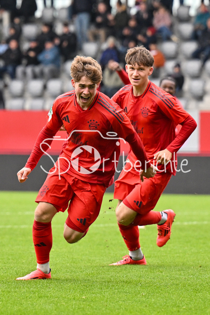 FC Bayern München U19 - TSV 1860 München U19 | Grenzenloser Jubel nach dem Treffer zum 2-1 fuer den FC BAyern durch Maximilian SCHUHBAUER (FC Bayern U19 #14) / Tor / Torschuetze / Freude / Happy / U19 DFB Nachwuchsliga: FC Bayern Muenchen U19 - TSV 1860 Muenchen U19, FC Bayern Campus am 02.11.2024