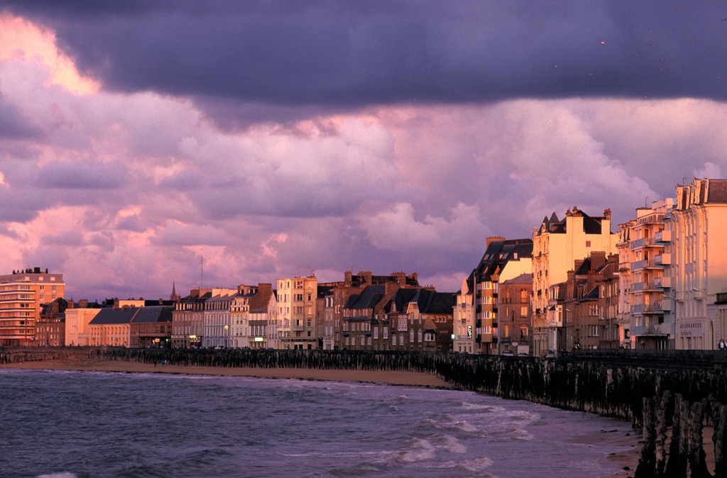 Saint Malo Küste im Abendrot | Saint Malo, Frankreich - 2008: Saint Malo Küste im Abendrot. - Realisiert mit Pictrs.com