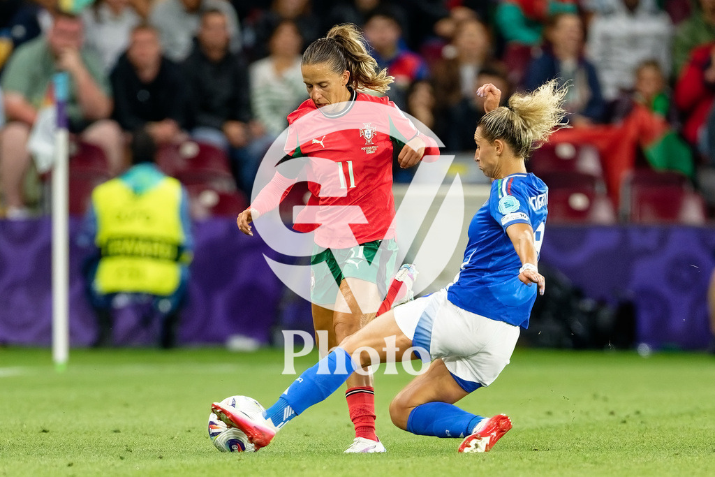 Portugal v Italy - UEFA Women's EURO 2025 Group B | GENEVA, SWITZERLAND - JULY 7:  Tatiana Pinto of Portugal (L) and Emma Severini of Italy (R) fight for possession  during the UEFA Women's EURO 2025 Group B match between Portugal and Italy at Stade de Geneve on July 7, 2025 in Geneva, Switzerland. (Photo by Giuseppe Velletri/Sports Press Photo/Getty Images)