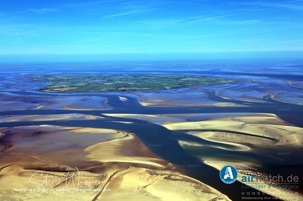 Halligen-Inseln-Weltnaturerbe-Wattenmeer-Mai-23-airwatch-wagner-240A3066 | Entdecken Sie atemberaubende Luftbilder und Fotografien auf airwatch.de - Tauchen Sie ein in eine Welt voller faszinierender Aufnahmen aus der Vogelperspektive.