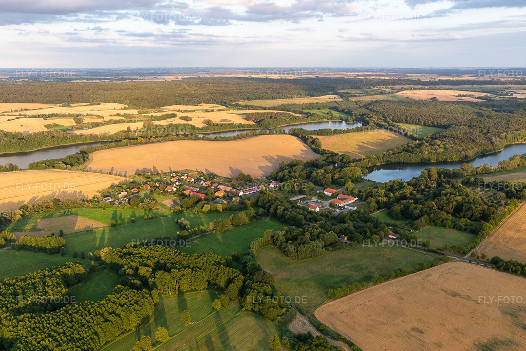 Luftbild: Gut Suckow im Ortsteil Suckow in Flieth-Stegelitz im Bundesland Brandenburg in Deutschland. Foto: IMG_116296.jpg vom 17.07.2019 durch Werner Riehm/FLY-FOTO.de