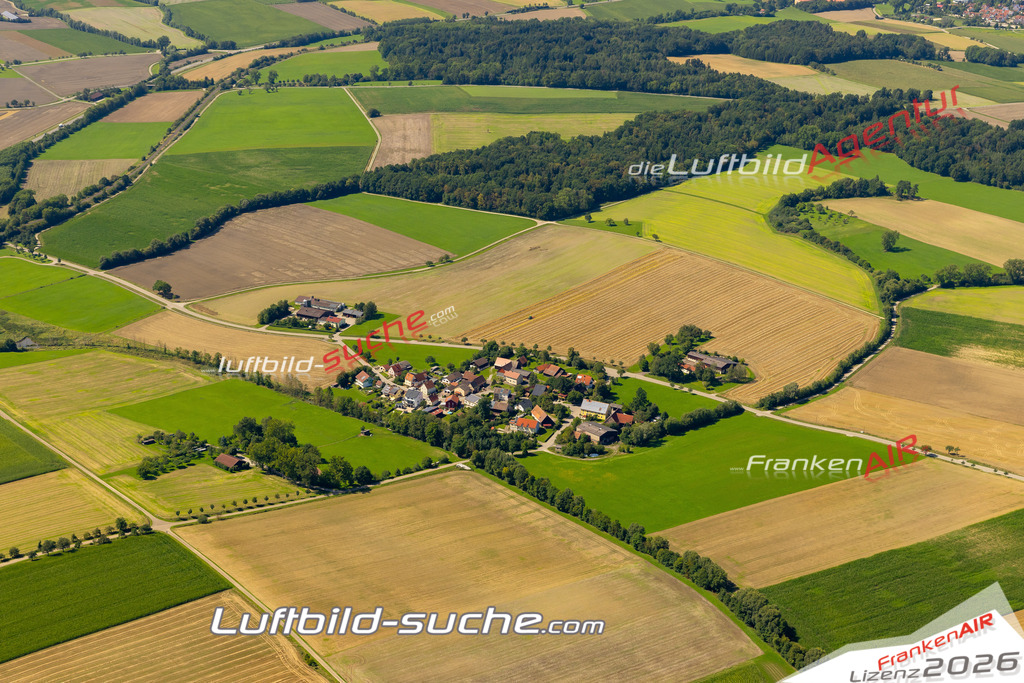 Das Luftbild zeigt : Helmshofen Satteldorf - Die Luftaufnahme wurde 2023 vom UL-Flugzeug aus erstellt ( keine Drohne ) - Hochauflösende Luftaufnahme - Für grossformatige Ausdrucke geeignet. Die Geschenkidee !Mit Lizenz und Bildrechte bestellbar