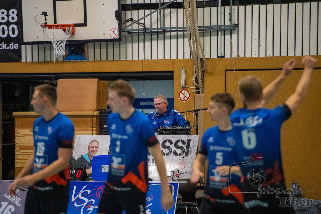 VSG Ammerland-TV Baden | Volleyball-Regionalliga; VSG Ammerland (blau)-TV Baden (weiß) am 19.10.2024; in Bad Zwischenahn (Sporthalle Schullerstraße), Photo: Philip Eiben 2024 - Realisiert mit Pictrs.com
