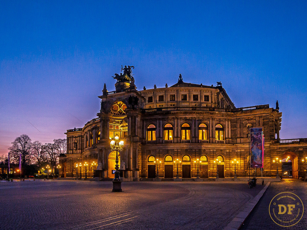 20250410-1.2-9586-M-SeOp-Seite-Wagen | Geschenke, Wandbilder und Accessoires mit Motiven aus Dresden und anderen schönen Orten zur Verschönerung Deines zu Hauses und zum verschenken gewünscht? Wähle Deine Lieblingsbild auf dem Produkt Deiner Wahl. 