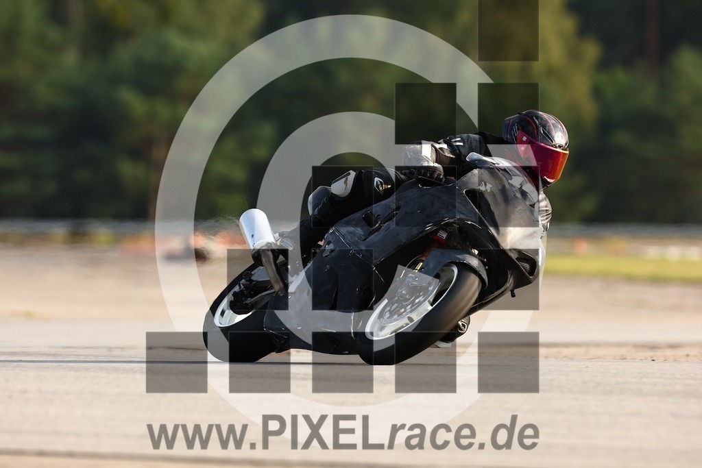 0180-20240803_05400 | Schöne Erinnerungen an spannende Momente - das festzuhalten ist unser Job. PIXELrace.de ist seit 2003 auf den Rennstrecken Europas unterwegs um die Action draußen beim Fahren und die wunderbare Stimmung imm Fahrerlager für euch einzufangen.