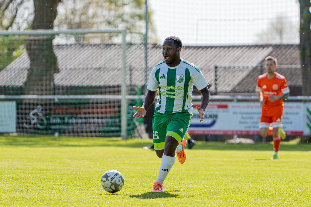 Fußball I Herren I Saison 2025-2026 I Bezirksliga Weser-Ems 4 I 29. Spieltag I TuS Lutten - SV Holdorf I 12216 | jns.sportfotos - Realisiert mit Pictrs.com