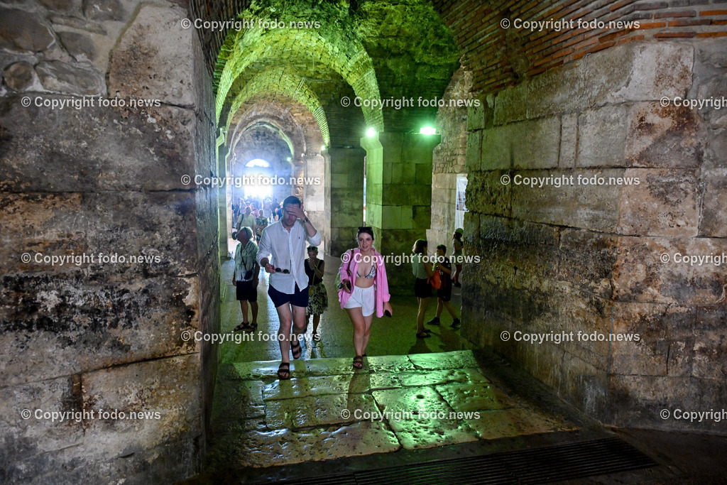 Kroatien_ Split_ 21.07.2025-109 | 21.07.2025, Kroatien, HRV, Split, im Bild Themenbild, Stadtansichten, Touristen, Tourismus, Feature, SymbolbildSplit zweitgroesste Stadt Kroatiens. Die Stadt ist Verwaltungssitz der Gespanschaft Split-Dalmatien 