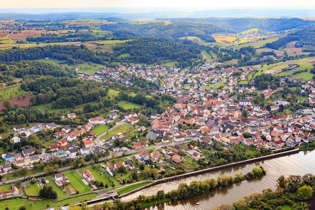 Luftbild: Ortsansicht aus Norden im Ortsteil Viereth in Viereth-Trunstadt im Bundesland Bayern in Deutschland. – Foto: IMG_073797.jpg vom 27.09.2014 durch Werner Riehm/FLY-FOTO.de – Auflösung des Originals: 5236 x 3491 px