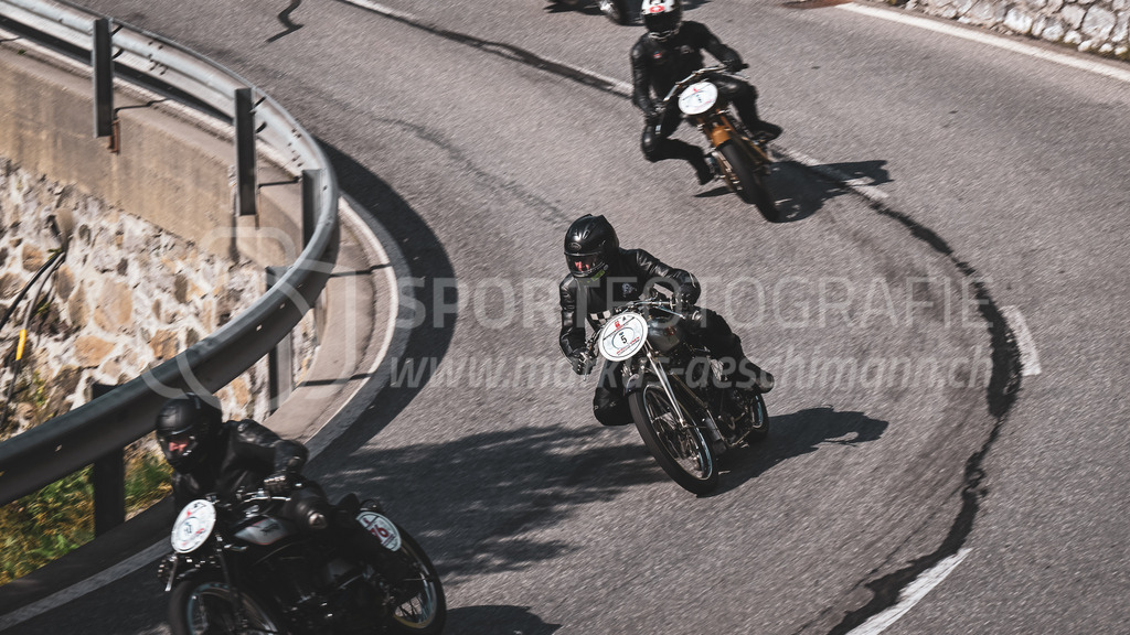 19. Arosa ClassicCar 2023 - 2. September 2023 | 19. Arosa ClassicCar 2023
Arosa, Schweiz
Egloff Peter aus Neu St. Johann mit der Startnummer 5 auf einer Condor C50, Jahrgang 1930, in der Klasse Motorräder.
@arosaclassiccar, @arosa.official, #arosaclassiccar, #arosa, #76curves, #classiccar
Bild: Sportfotografie Markus Aeschimann | www.markus-aeschimann.ch - Realisiert mit Pictrs.com