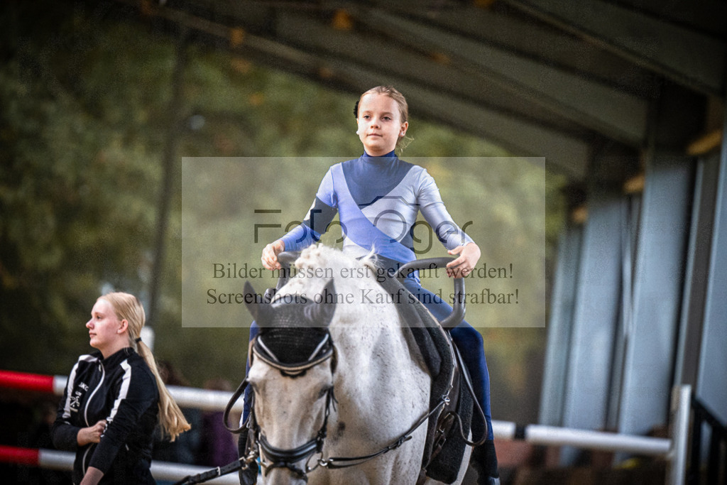 DOS_0087 | Entdecke hochwertige Reitturnierfotos von Foto Oger. Professionell, emotional und authentisch – jetzt Lieblingsmomente im Shop bestellen.Deutschlandweite Turnierfotografie. - Realisiert mit Pictrs.com