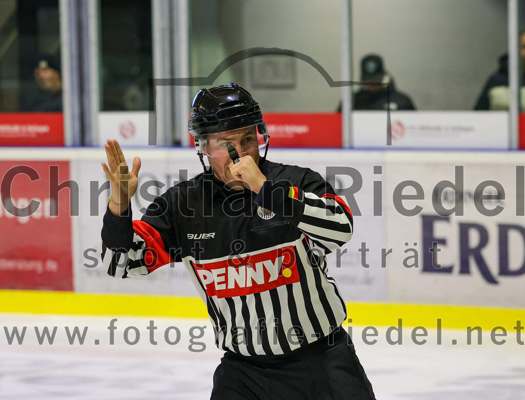 2025-11-25_121_TSV_Erding_gegen_EHF_Passau_Black_Hawks | Erding, Deutschland, 25.11.2025:Eishockey, Oberliga Süd 2025 / 2026, 20. Spieltag, TSV Erding gegen EHF Passau Black Hawks, Endergebnis: 2:3 n.V.Foto: Christian Riedel / fotografie-riedel.net