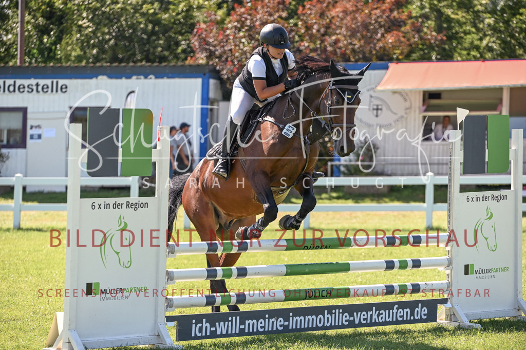 Schugtsche-Düren.2024-06.Stilspringprf.A_-161 | Schugtsche Fotografie - Realisiert mit Pictrs.com