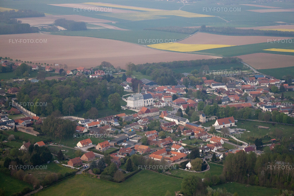 Aerial view: View of the town in Habarcq in the state Pas de Calais, France. – Photo: IMG_40102.jpg taken on 04/17/2011 by Werner Riehm/FLY-FOTO.com – Resolution of the original: 4752 x 3168 px