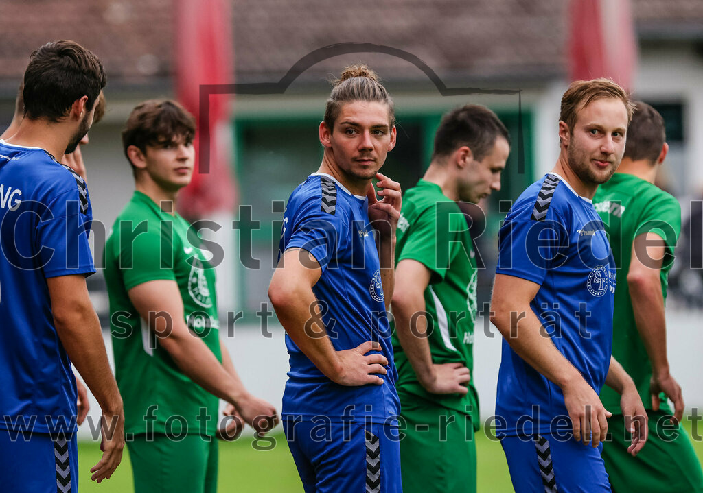 2023-08-04_007_FC_Forstern_gegen_FC_Langengeisling_II | Forstern, Deutschland, 04.08.2023:
Fußball, Kreisklasse 2023 / 2024, 1. Spieltag, FC Forstern gegen FC Langengeisling II, Endergebnis: 2:1

Maximilian Birnbeck (FC Langengeisling, #17), Kilian Kaiser (FC Langengeisling, #14)

Foto: Christian Riedel / fotografie-riedel.net