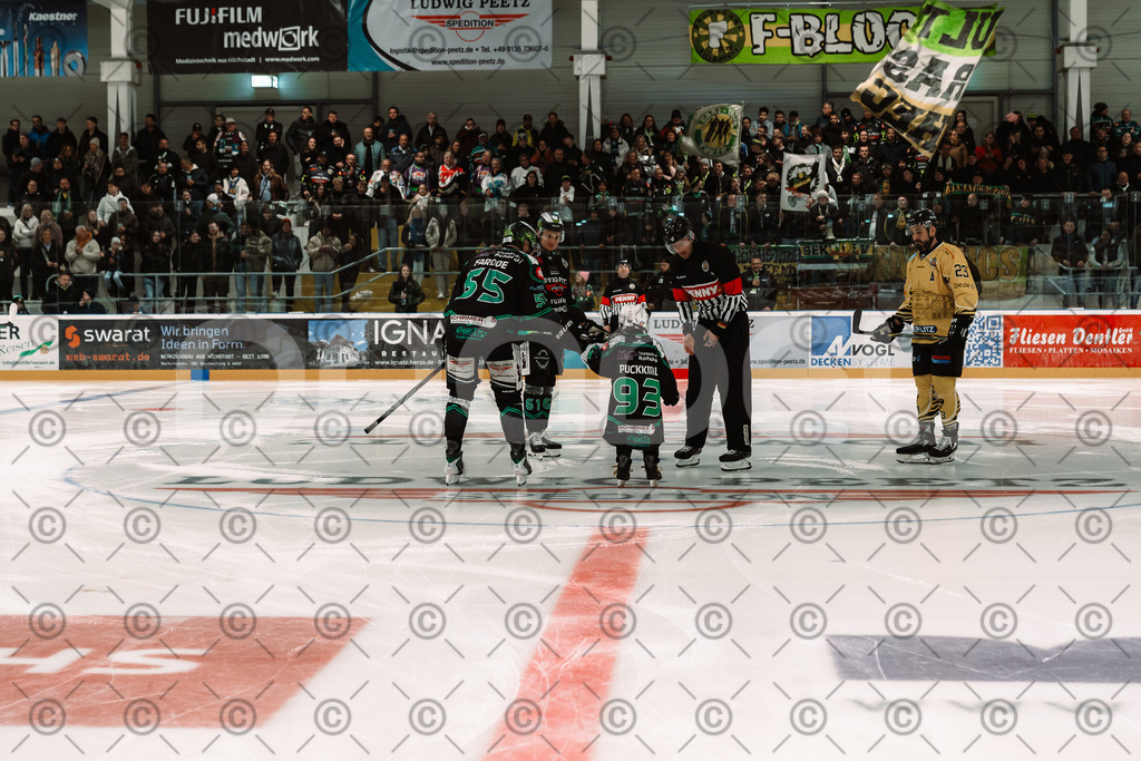 Alligators_vs_Bayreuth_10_2025-50 | Höchstadt Alligators Fotogalerie: Eishockey-Action aus Franken. Professionelle Spielfotos, Portraits & Stadionbilder zum Download. Jetzt entdecken! - Realisiert mit Pictrs.com